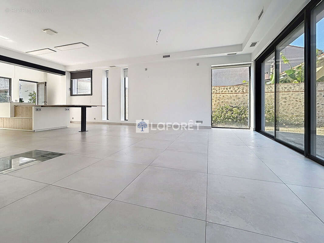 Perpignan Maison contemporaine  -147 m² - 4 faces - Terrain traversant de 500 m² - photo 12