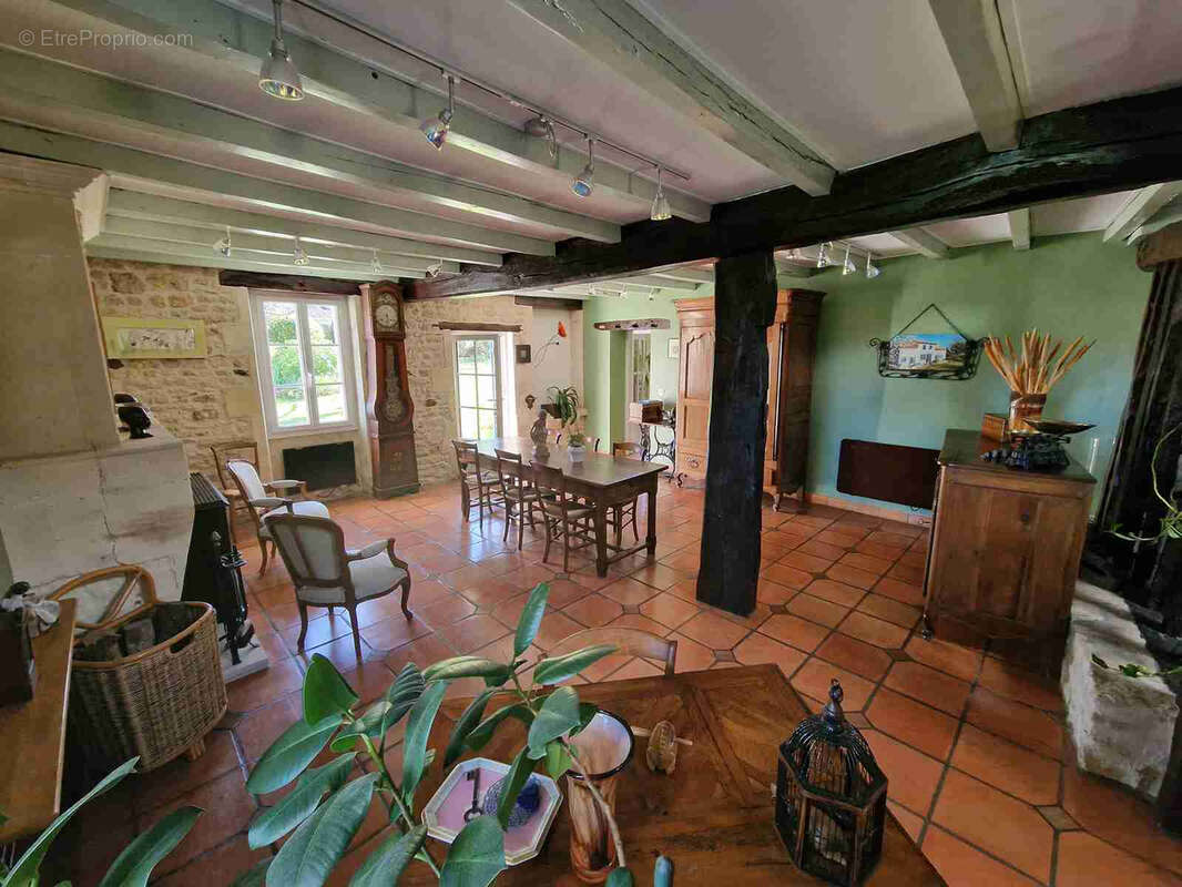 Maison à SAINT-CIERS-SUR-GIRONDE