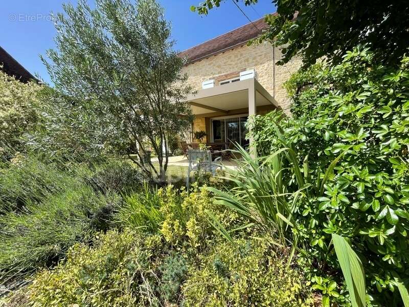 Dpt Dordogne (24), à vendre  maison P8 de 292,68 m² - Terrain de 1 777,00 m² - photo 28