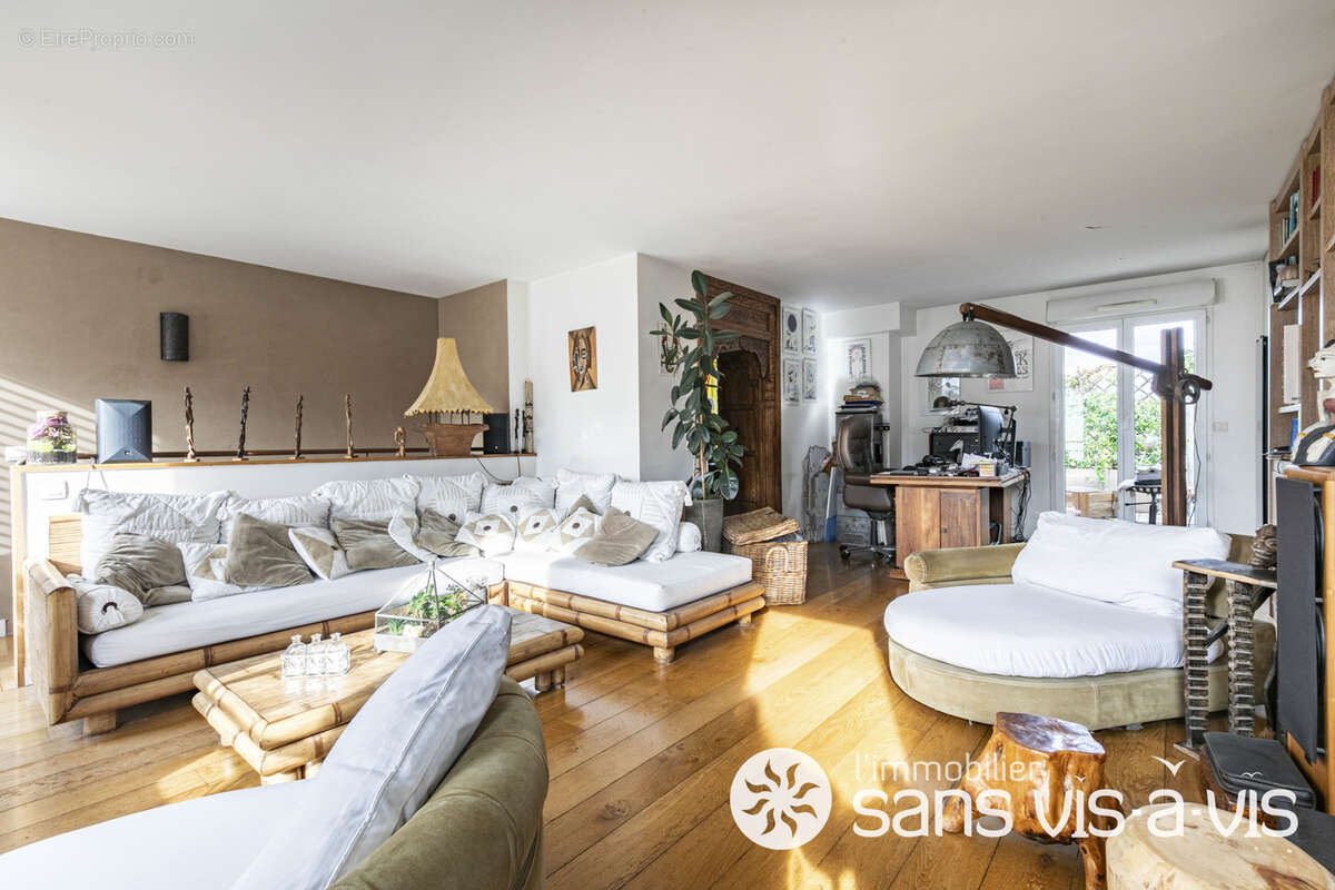 Appartement à COURBEVOIE