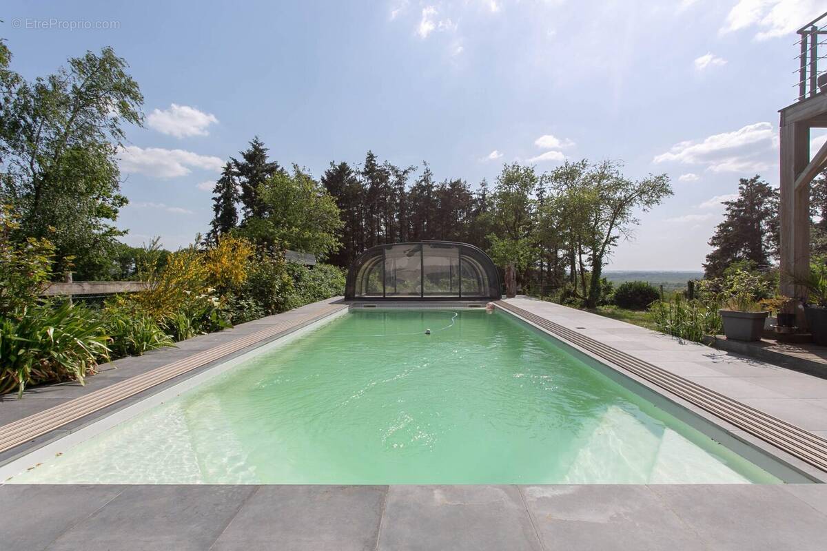 piscine au brome, couverte - Maison à SAVENAY
