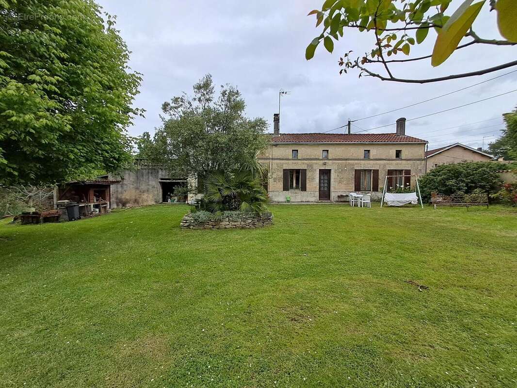 Maison 190 m² à Reignac  - photo 2