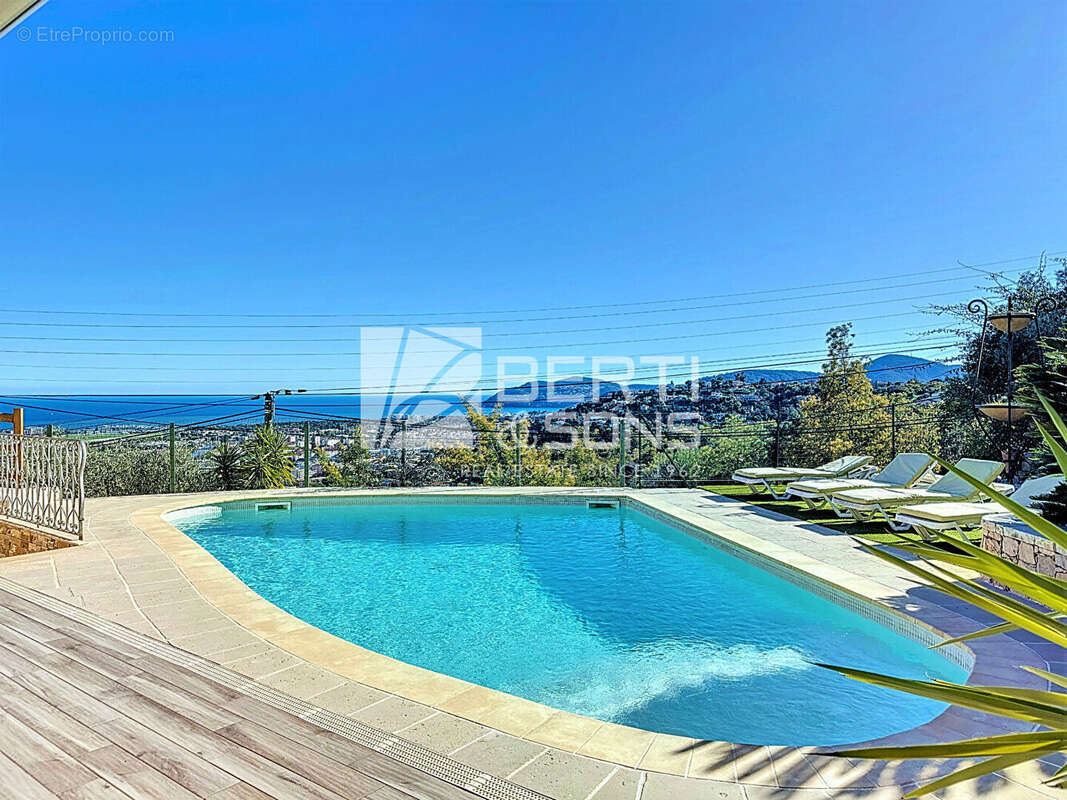 Maison à MANDELIEU-LA-NAPOULE