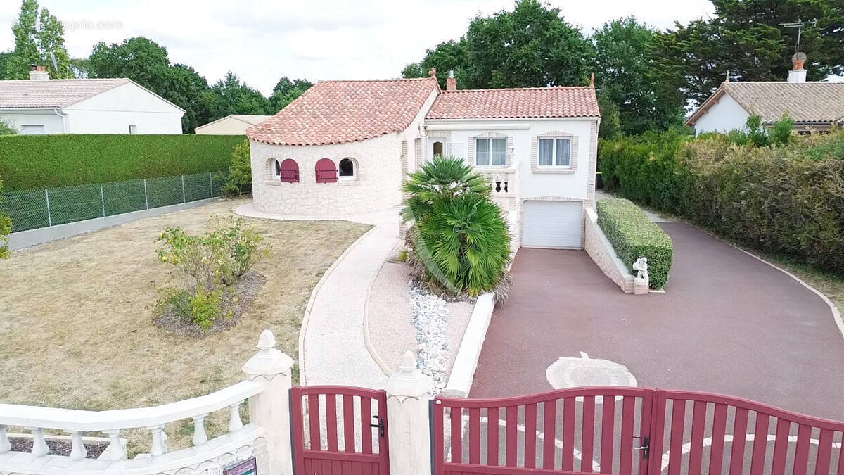 Maison 4 pièces 94 m² · à Beaulieu-sous-la-Roche · 94 m² · 254 000 €