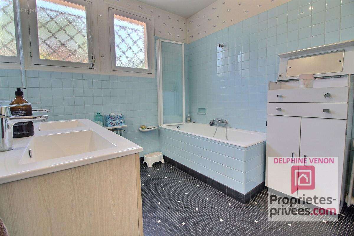 Exclusivité - Maison sur un terrain constructible de 2 300 m² à 2 pas du centre ville et des écoles à Châteauneuf Sur Loire - photo 7
