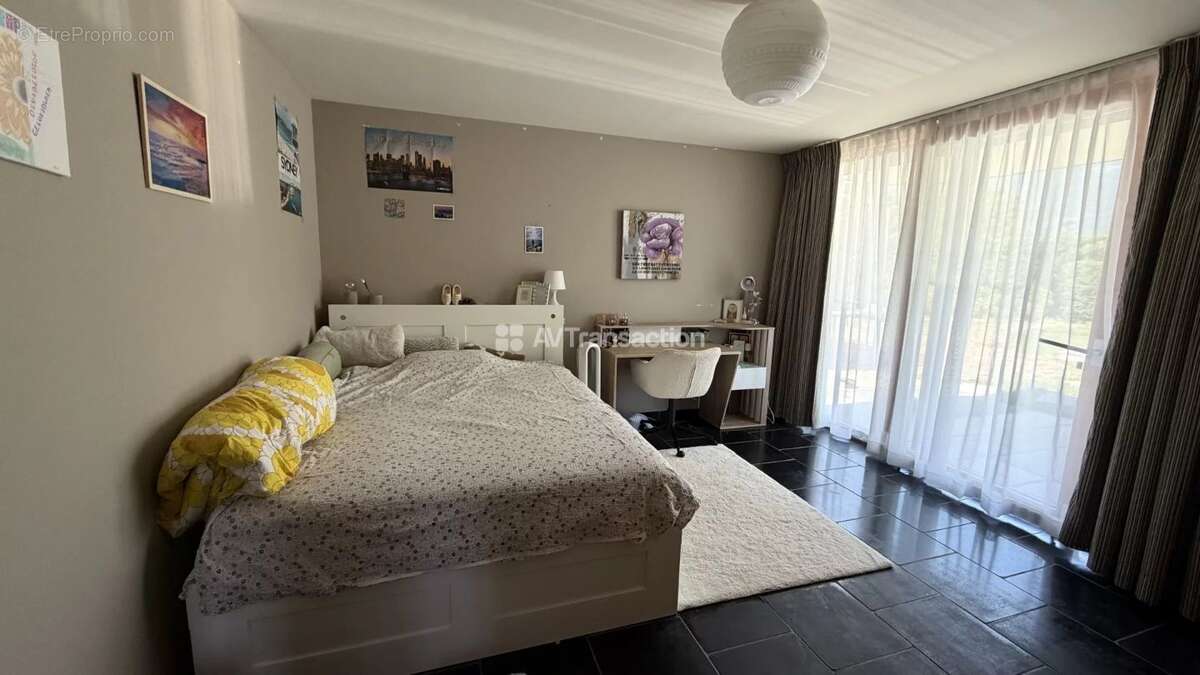 Maison 240 m² à Savines-Le-Lac  - photo 17