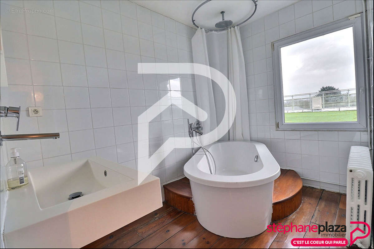 Maison à LE MESNIL-LE-ROI