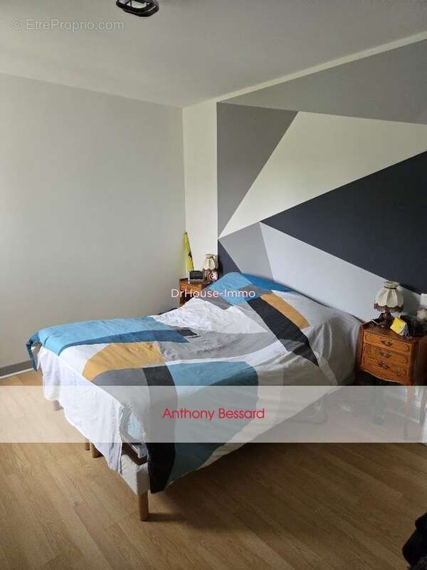 Maison à CREUZIER-LE-VIEUX