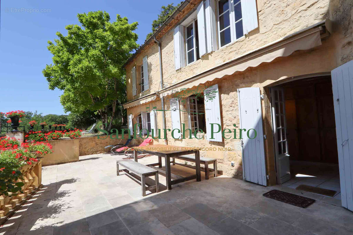 Maison à BEYNAC-ET-CAZENAC