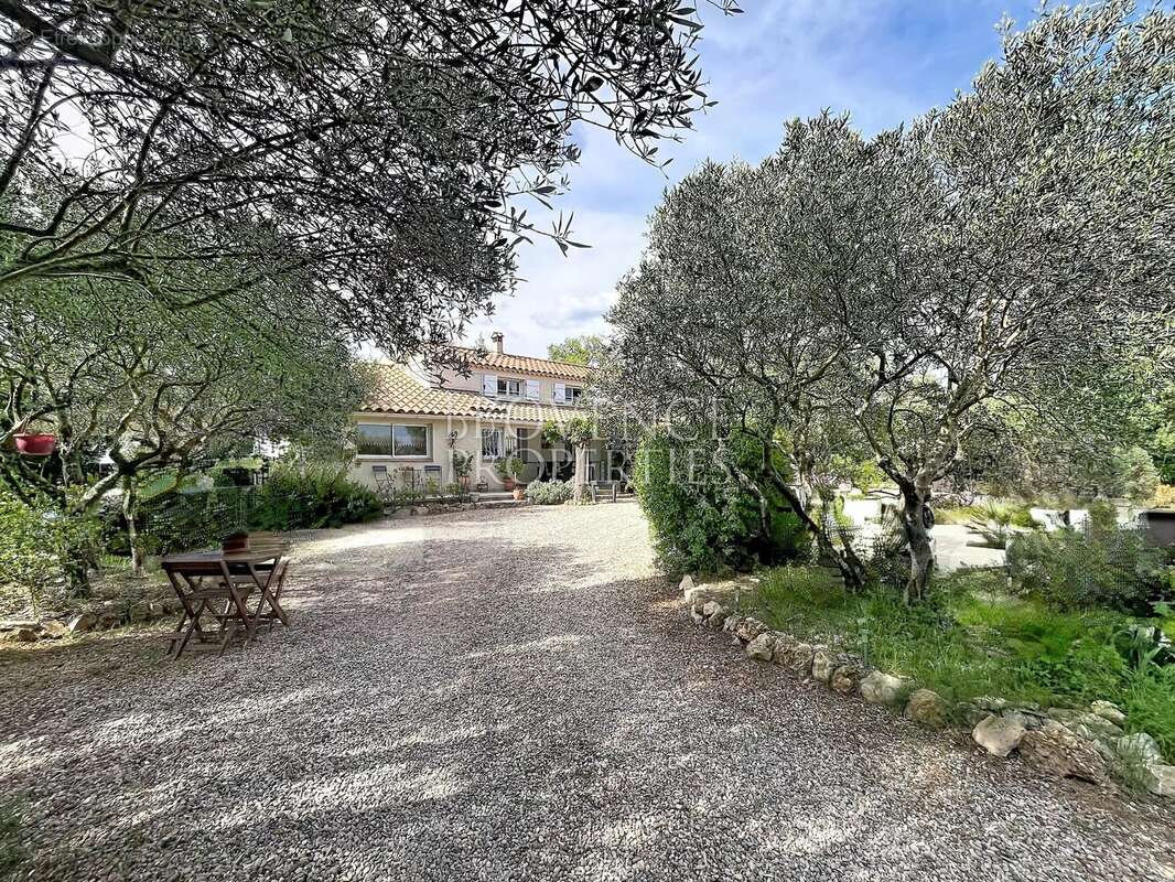 Maison à COTIGNAC