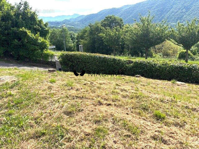 Terrain à SAINT-GEORGES-DE-COMMIERS