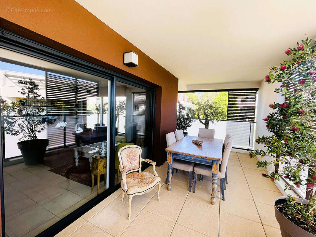 MAUGUIO 4 pièces 3 chambres 2 S.de bain, Terrasse en L 37 m2, parking + garage fermé - photo 2