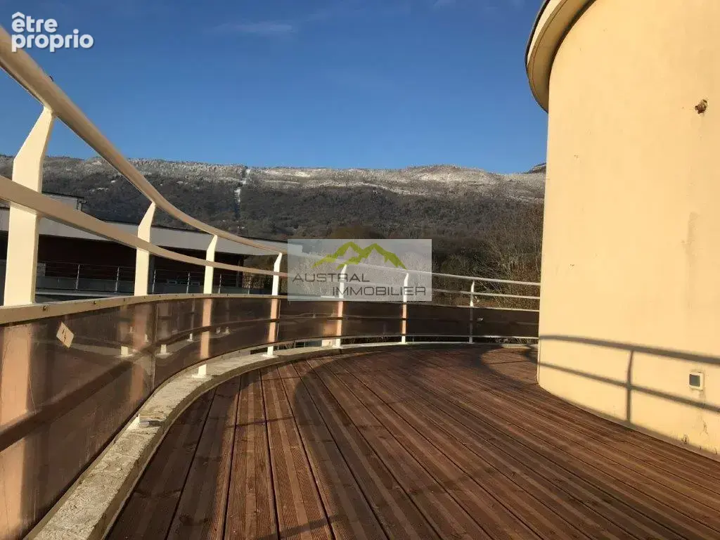 Rare à la Motte Servolex, Appartement T4 dernier étage avec terrasse de 64 m2 et magnifique vue. - photo 9