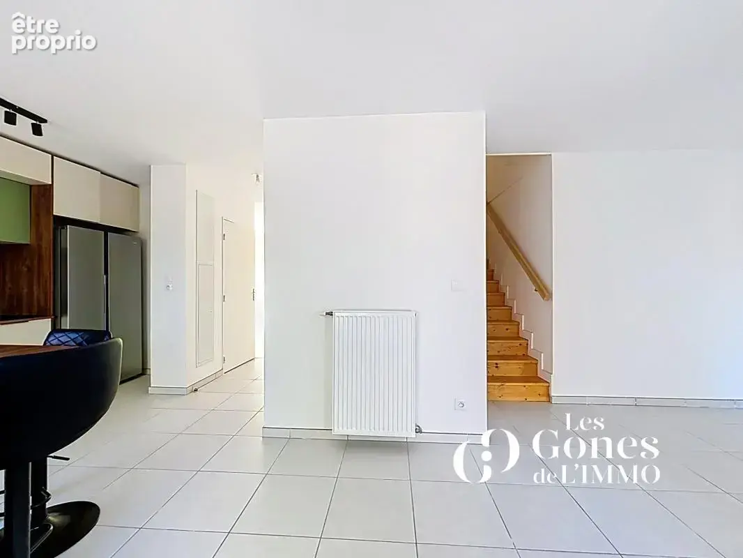 CRAPONNE   Un duplex familial de 102 m2 avec 3 chambres et d - photo 4