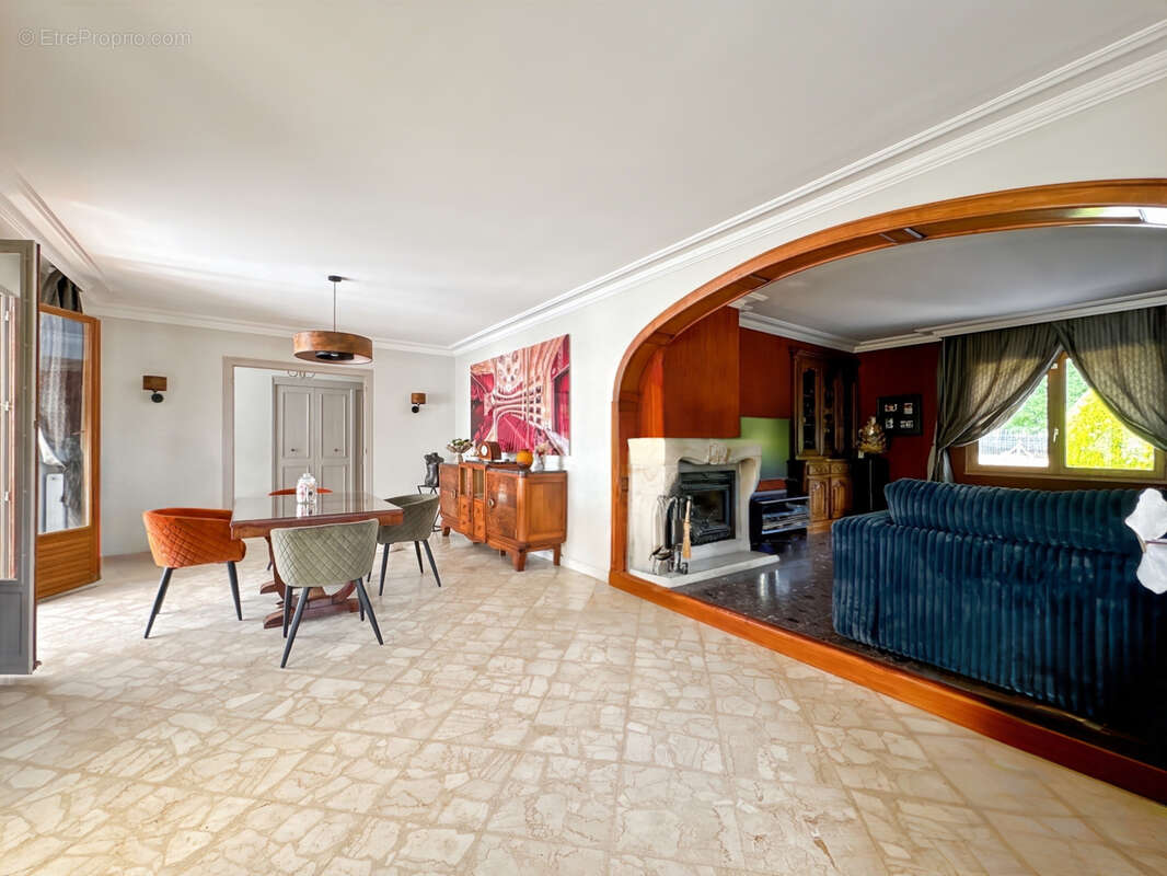 Maison à MONTMERLE-SUR-SAONE