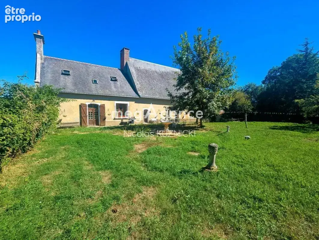 Corps de ferme de 200m² sur 4380m² de terrain - Nombreuses dépendances - photo 9