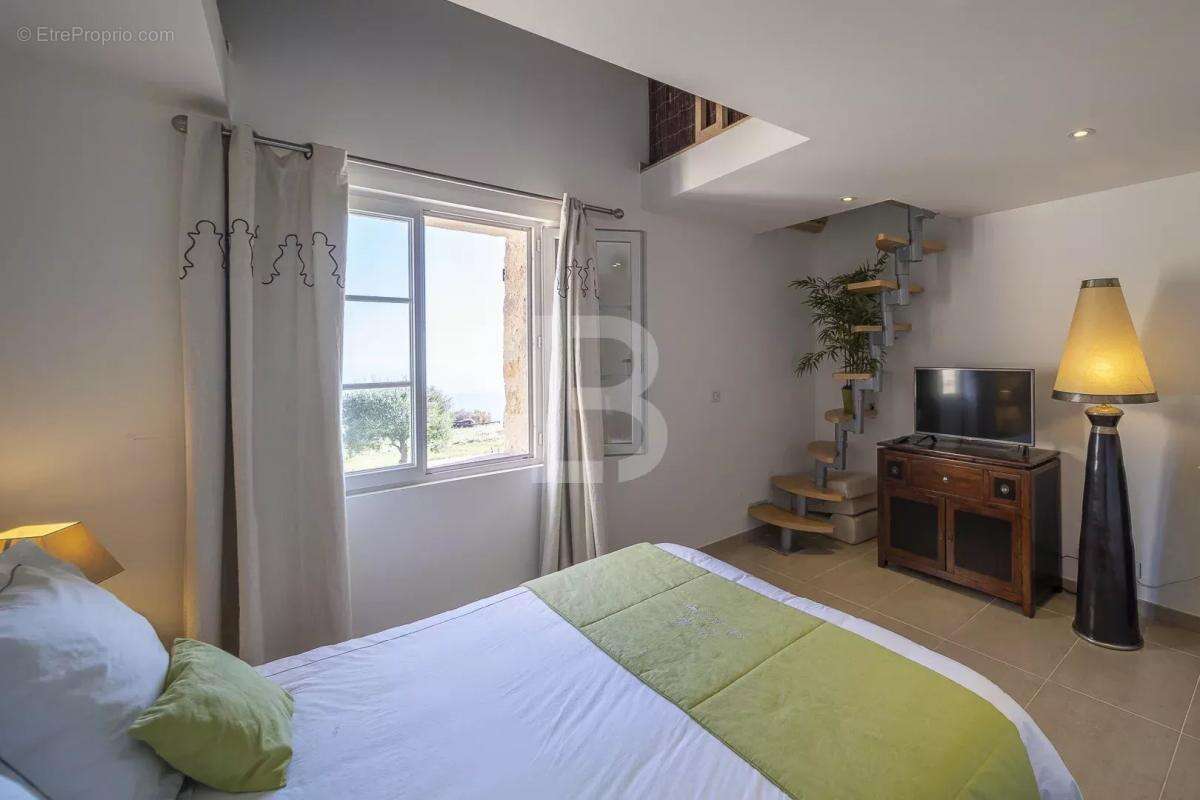 Maison à TOURRETTES-SUR-LOUP