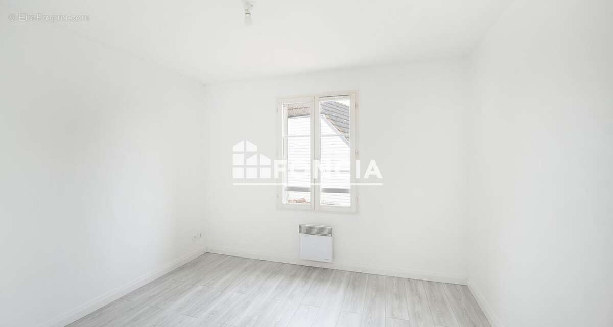 Maison à SAINT-JEAN-DE-BRAYE