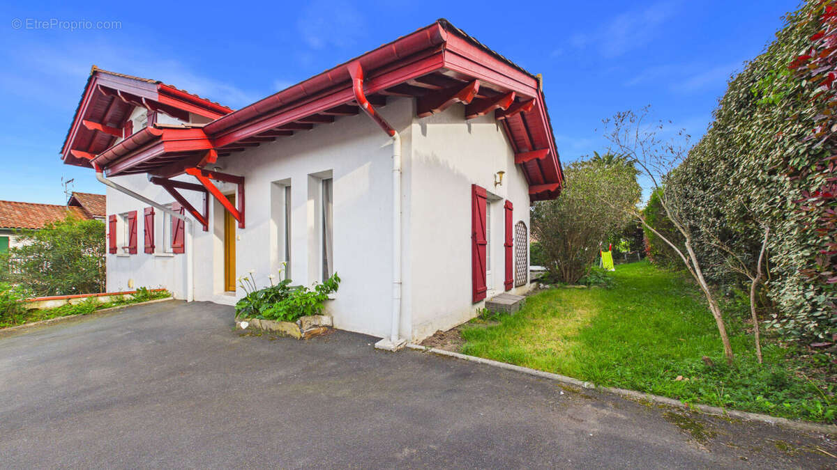 Maison à LARRESSORE