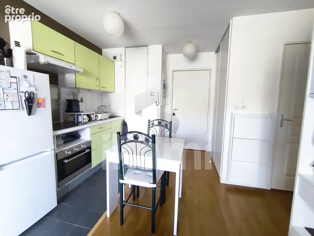 Appartement T2 avec ascenseur, balcon et place de parking dans résidence sécurisée à Montluel - photo 2