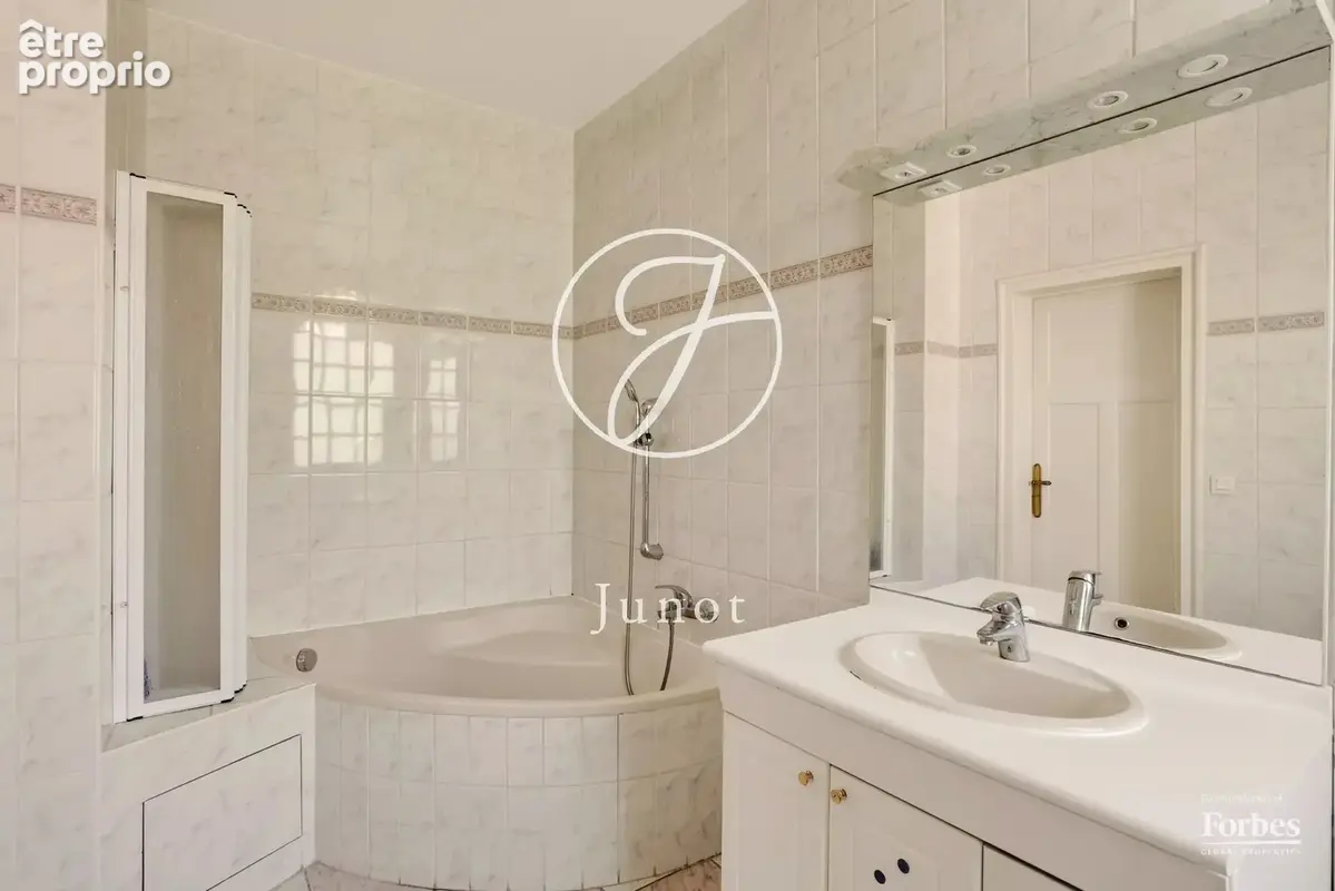 Suresnes - RAGUIDELLES - Maison 498m² - Terrain 1200m² - photo 18