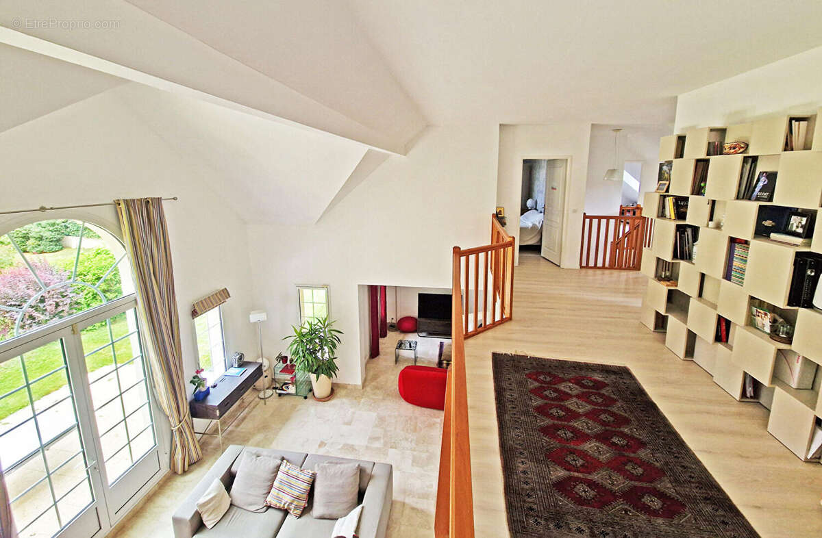 Villa 196m2 4 chambres séjour cathédrale jardin 1043m2 - Santeny - photo 10