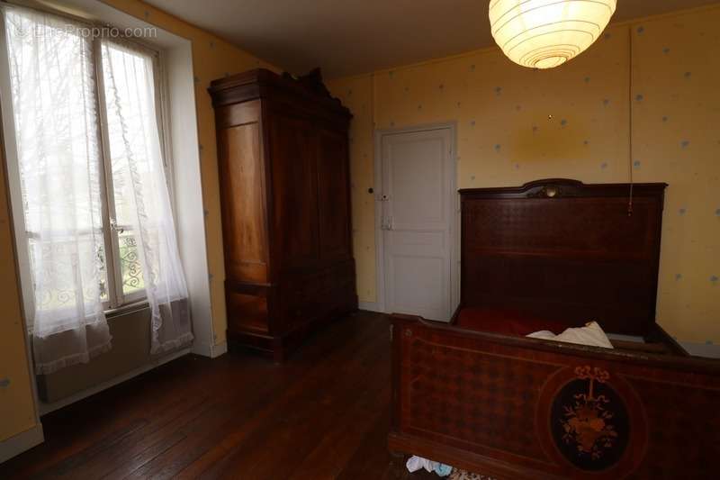 Maison à MAILHAC-SUR-BENAIZE