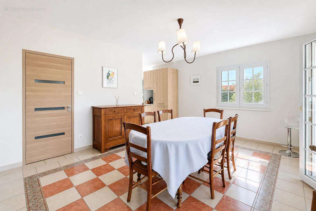 Un véritable havre de paix à 10 minutes des commodités – 160 m² - photo 6