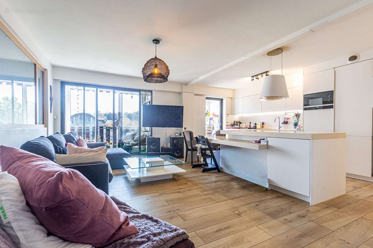 Agence immobiliere laforet - exclusivite - "bonsaï" - annecy - appartement t4 de 73.49m² - balcon/loggia 10m2 - cave - parking d - photo 6
