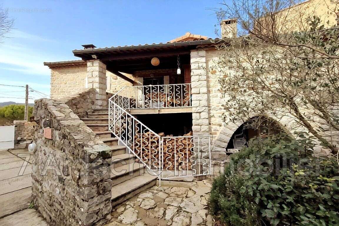 Maison à VILLENEUVE-DE-BERG