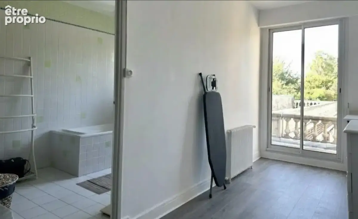 Ensemble Immobilier composé de 2 maisons d'environ 285 m2 et 55 m2, de 3 garages et d'un jardin. - photo 10