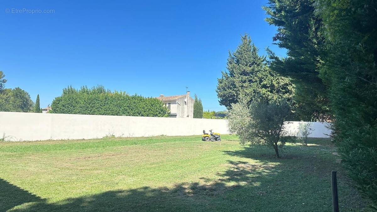 Photo 1 - Terrain à SALON-DE-PROVENCE