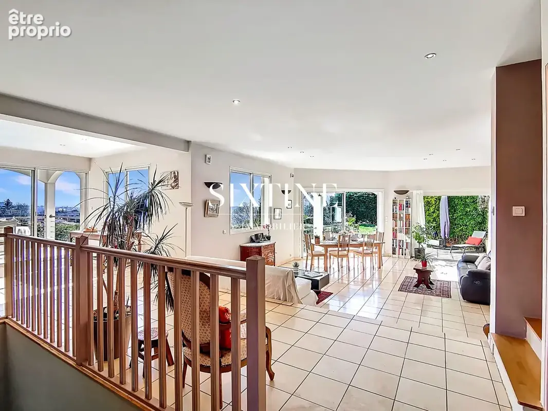 Maison 8 pièces 235 m² à vendre à Saint-Cyr-Au-Mont-D'or (69450) - photo 1