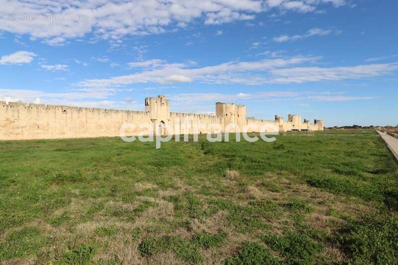 GARD (30) AIGUES-MORTES (30200) à vendre Immeuble mixte de 280 m 2, 1 local commercial 115 m 2 et 3 appartements - photo 17