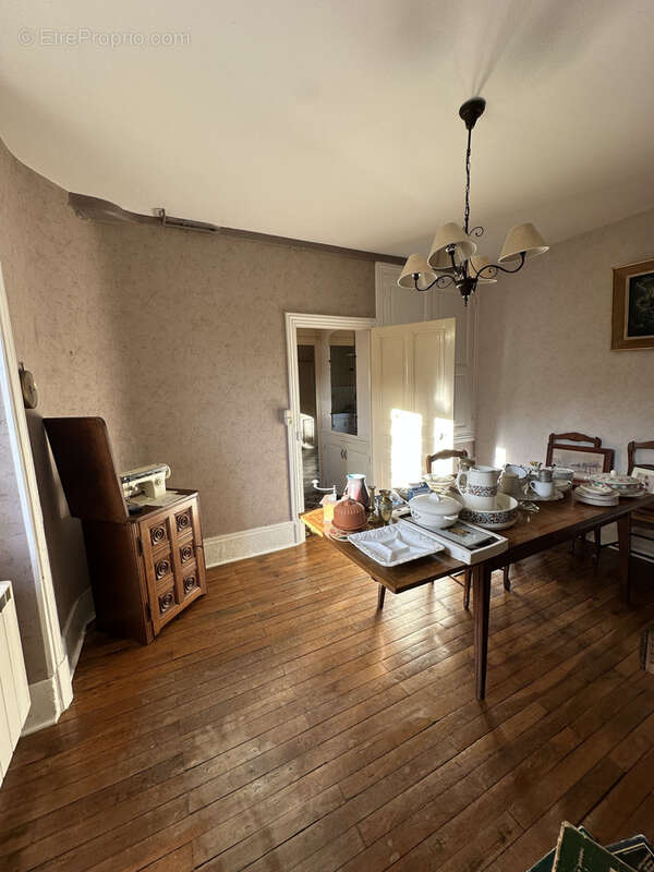 Maison à LA MONNERIE-LE-MONTEL