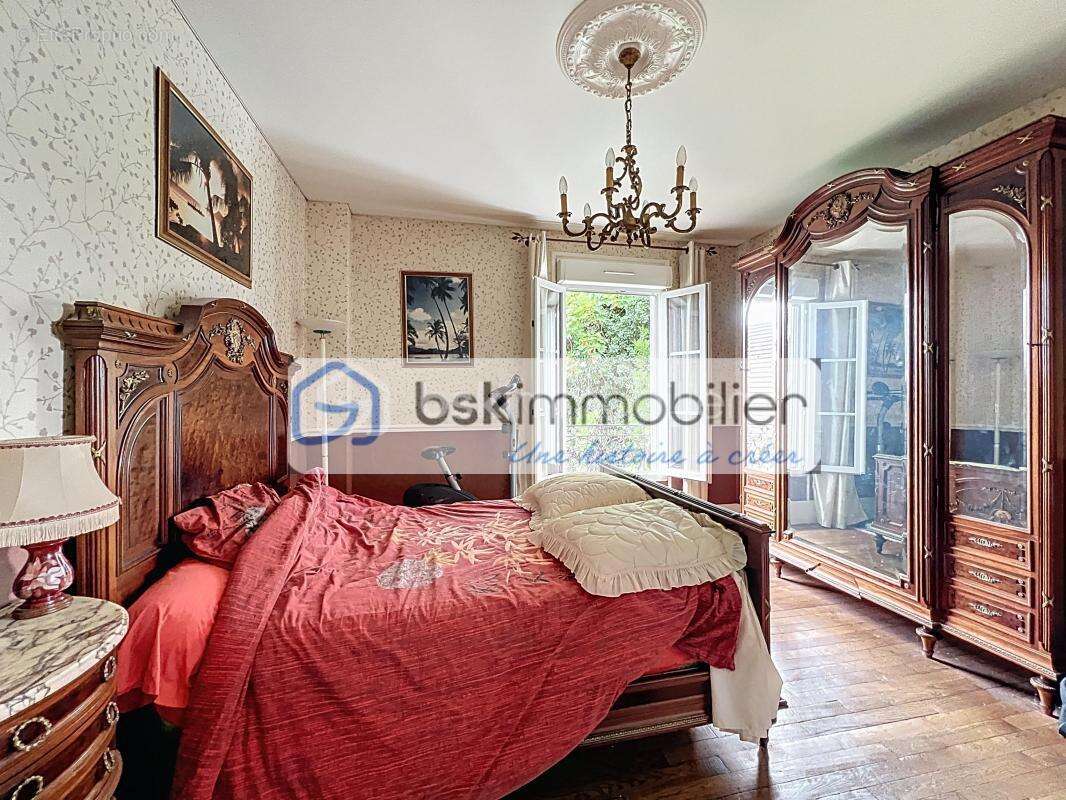 Maison à LES PAVILLONS-SOUS-BOIS