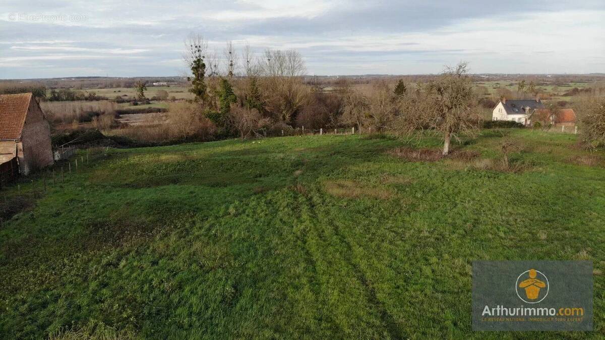 Terrain à AMIGNY-ROUY