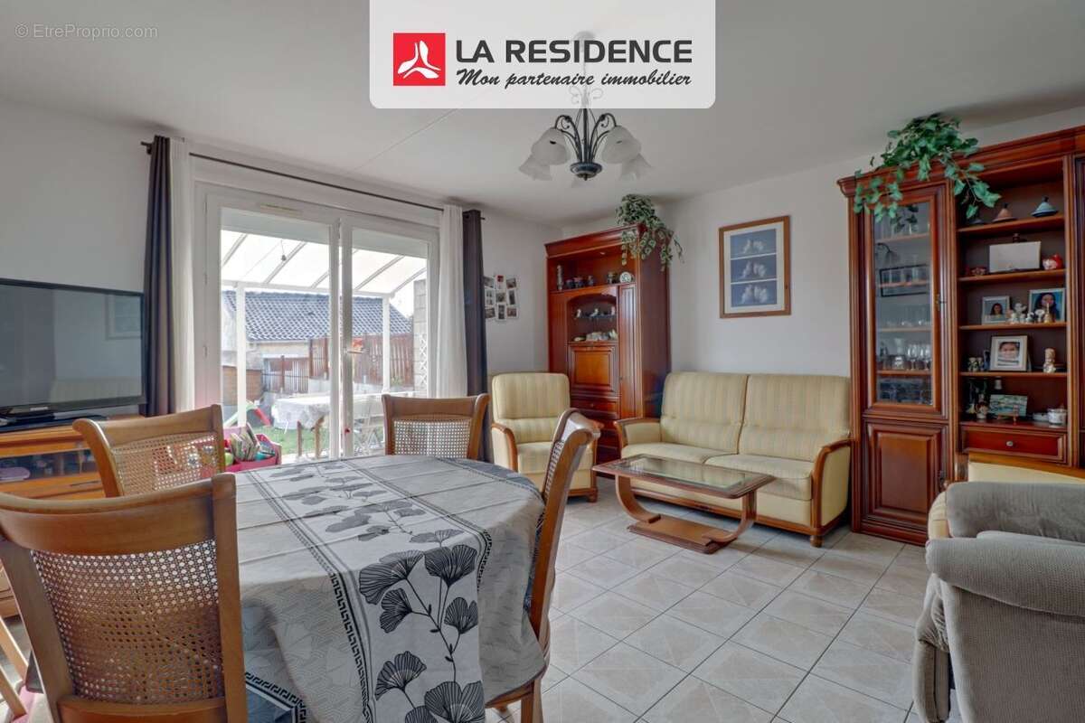 Maison à JOUY-LE-MOUTIER