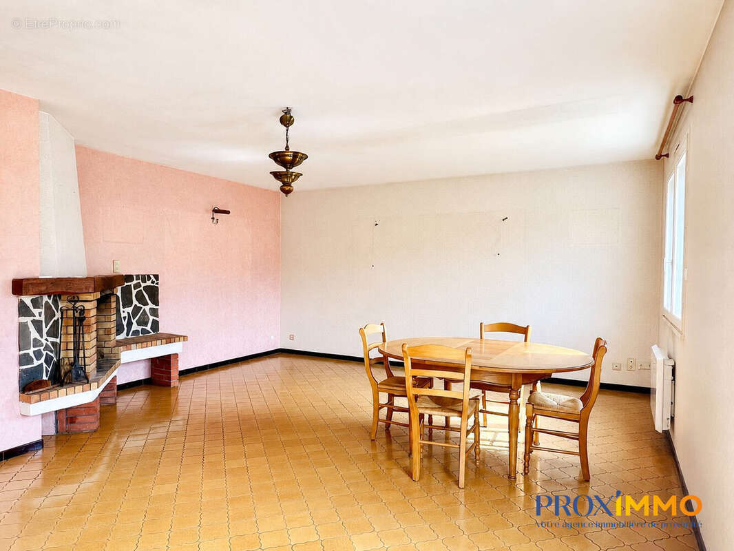 Maison 145 m² à Saint-Etienne-De-Crossey  - photo 7