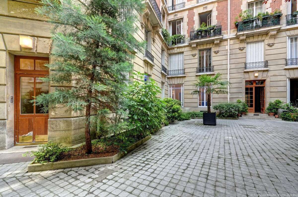 Commerce à PARIS-17E