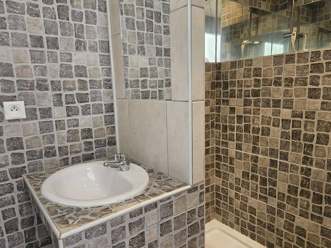 Maison à CAMARET-SUR-AIGUES