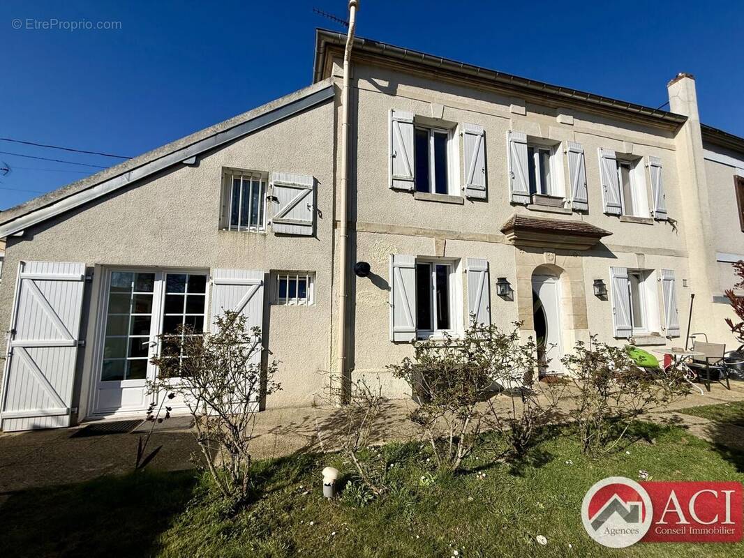 Maison à NOAILLES