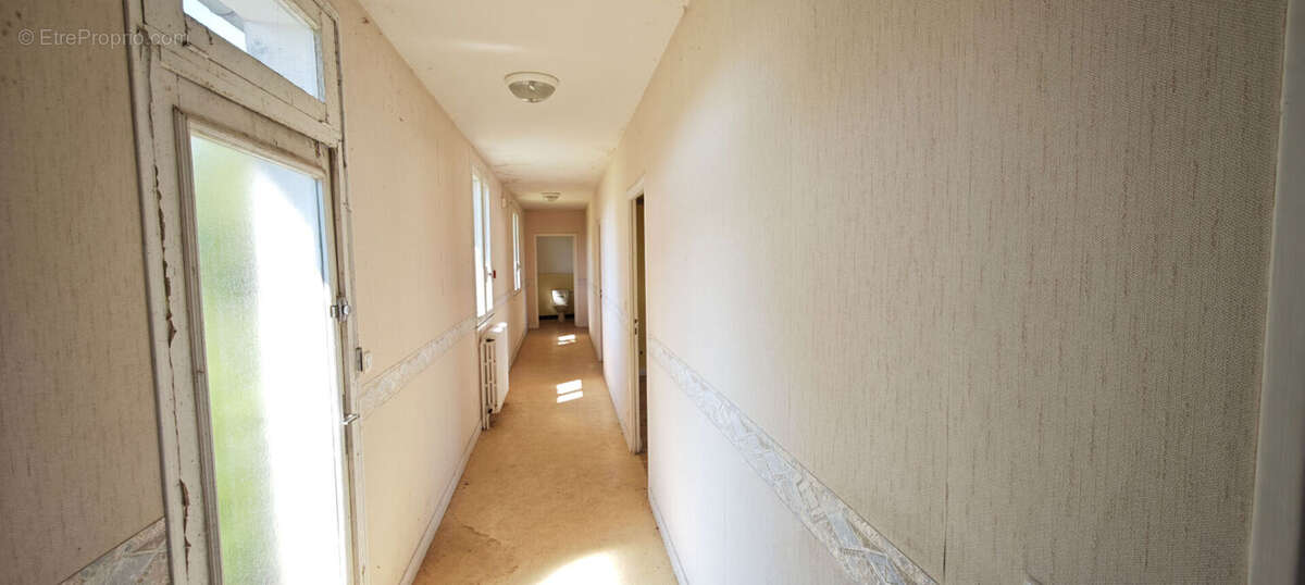 Immeuble de rapport - Asprieres  200 m2 - photo 9