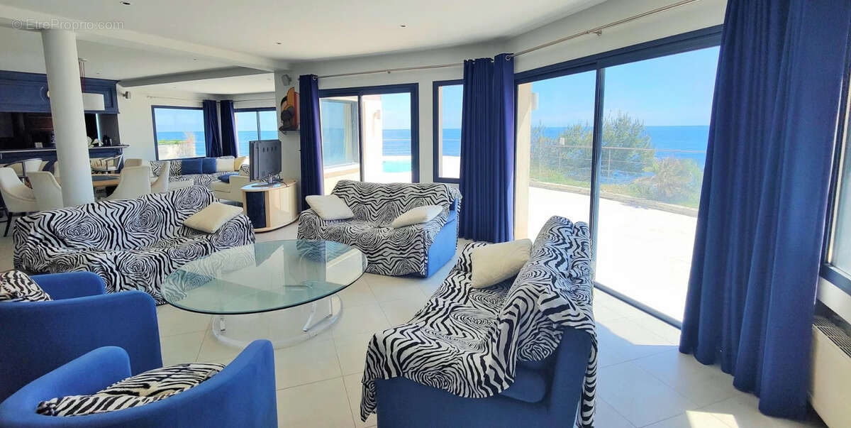 Maison à LES ISSAMBRES