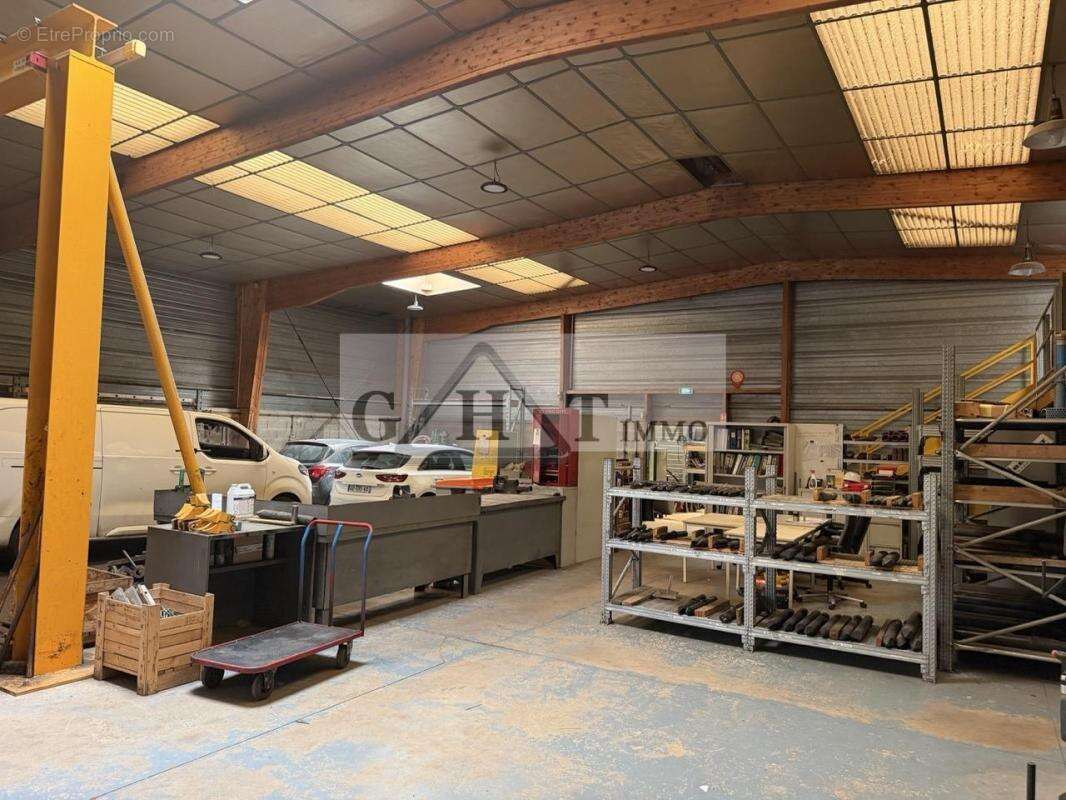 Entrepot 530m2 a vendre le plessis paté - photo 3