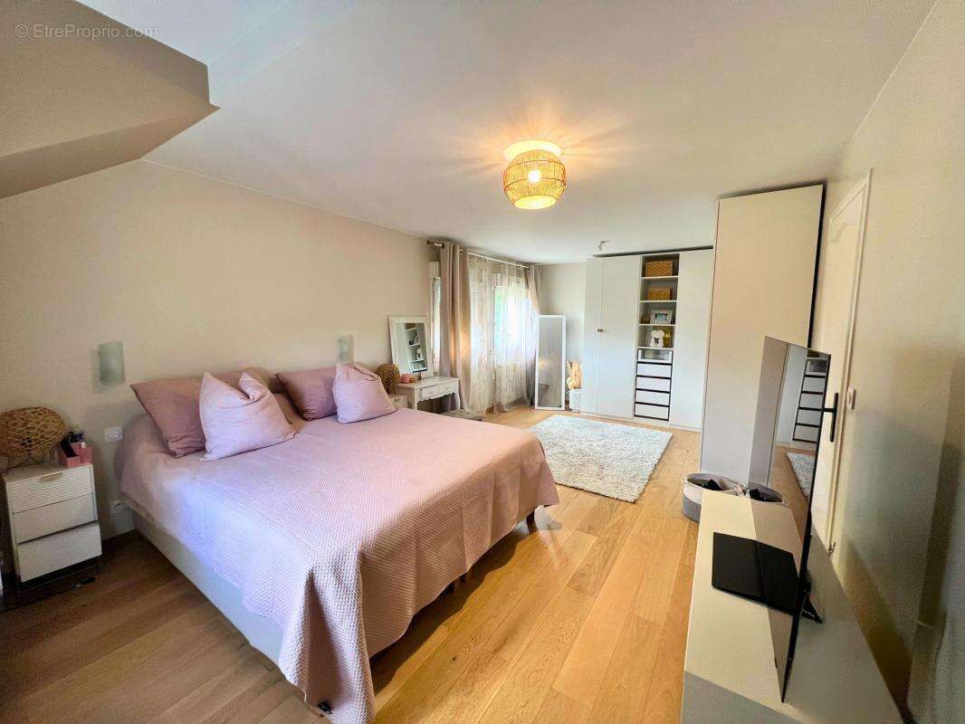 Maison à SAVIGNY-LE-TEMPLE