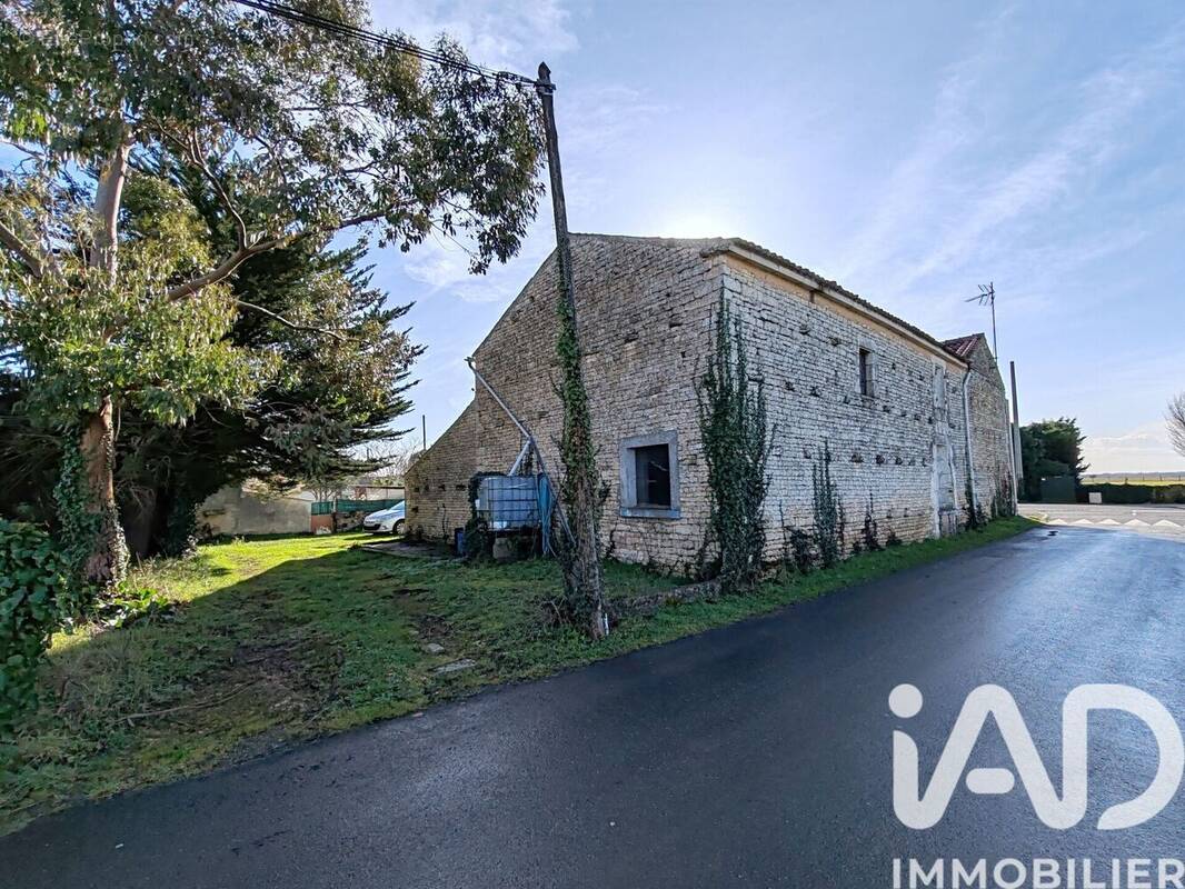 Photo 1 - Maison à MOUZEUIL-SAINT-MARTIN
