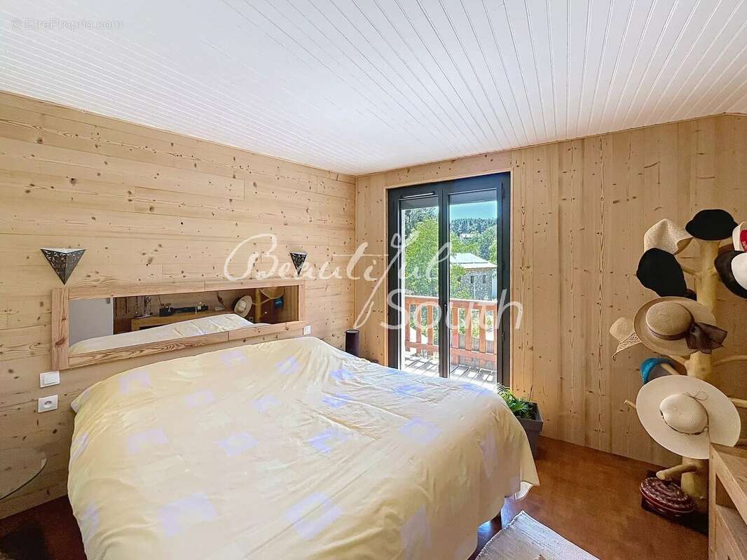 Maison renovee avec terrasses et parking, formigueres - photo 7