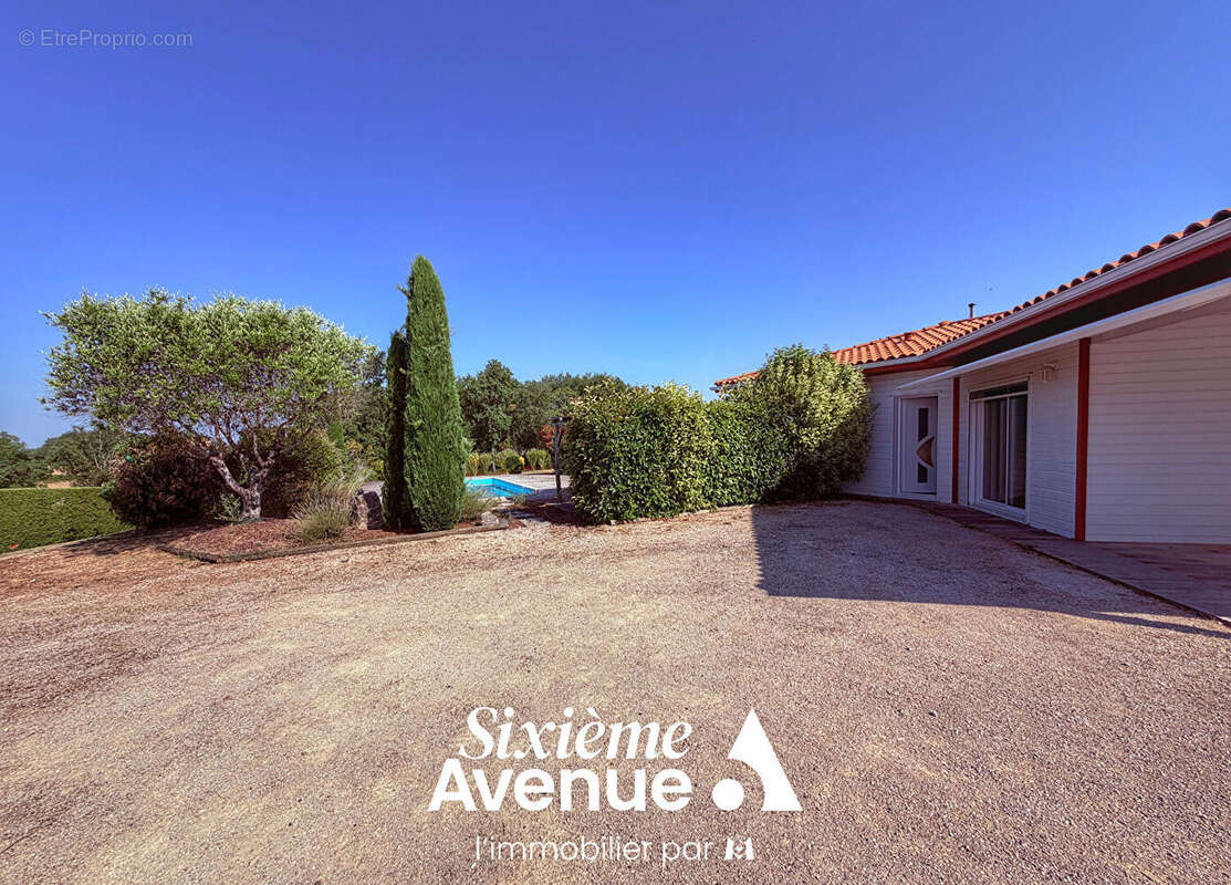 Maison avec piscine, vue panoramique et installations équestres Puycelsi - photo 2