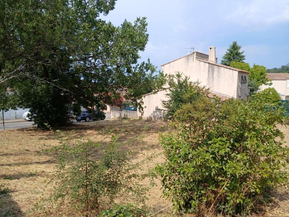 Terrain 411 m² à Trets  - photo 4